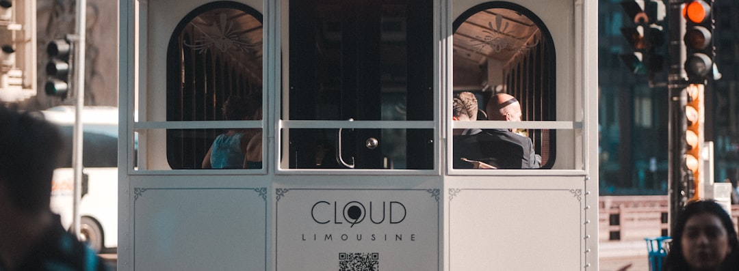 Zeaburが変革するAI開発とクラウドデプロイメント：日本市場への影響と未来 - People ride on a trolley car in the city.