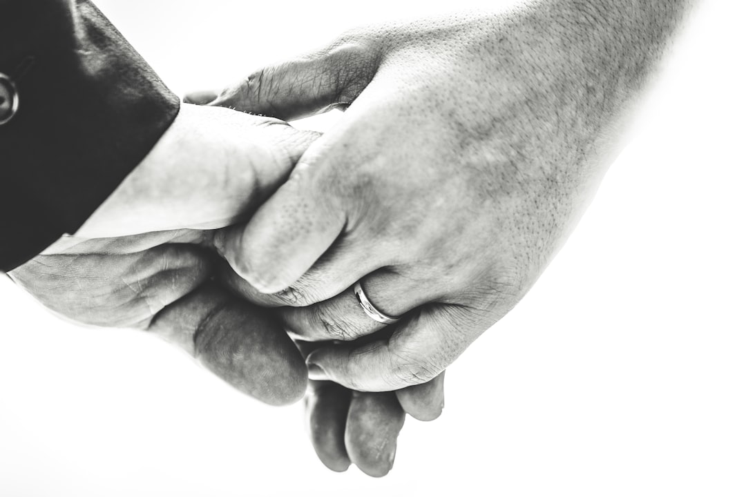 AnthropicとAccentureが戦略的提携：Claudeの企業導入を加速しAI市場の勢力図を塗り替える - Hands of the wedding.