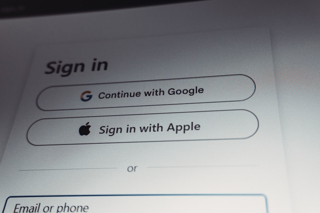 Apple SiriとGoogle Gemini連携で進化するAIアシスタントの未来 - Sign in options with google and apple accounts.