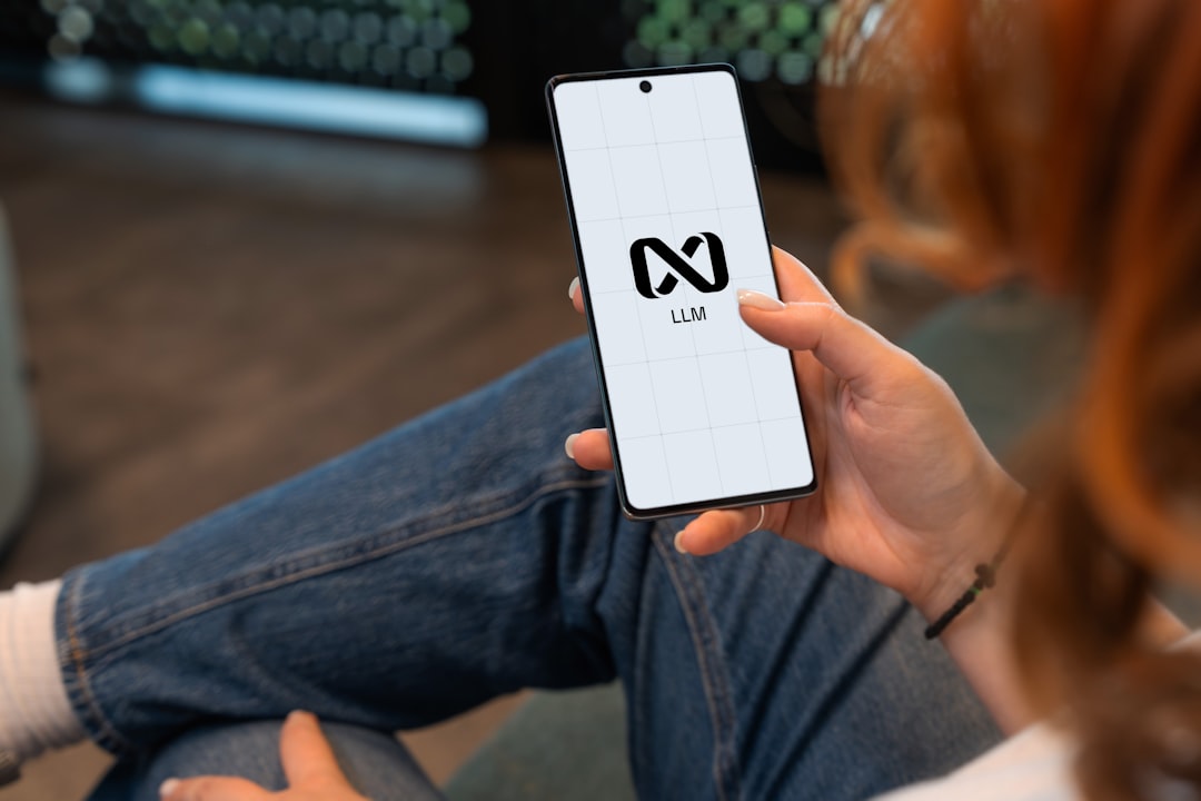 AIでスマホ依存を克服！ChatGPTが導くデジタルデトックスと生活改善術 - User holding a smartphone with an AI platform interface.