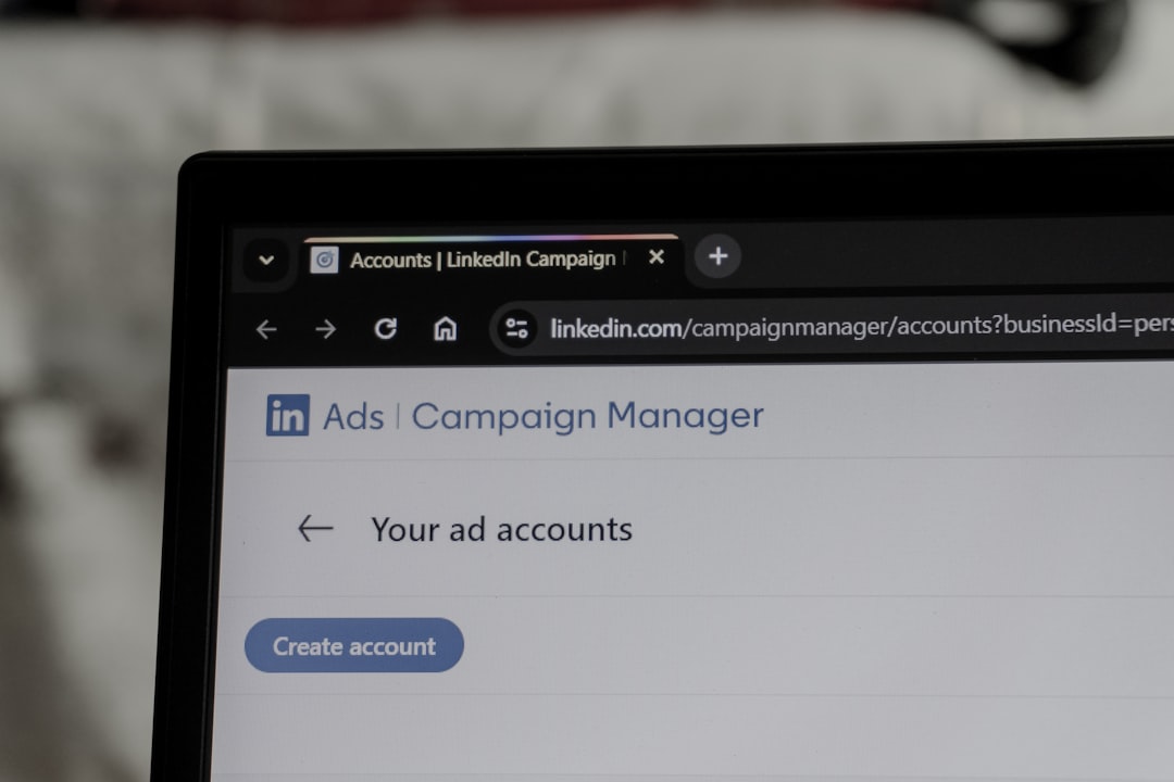 ChatGPT広告導入の衝撃：AI収益化の未来とユーザー体験への影響 - Linkedin ads campaign manager interface on laptop screen