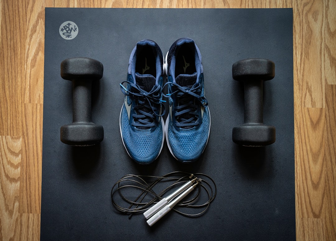 ChatGPT活用でパーソナライズされたフィットネス計画を！AIが導く健康習慣 - Home gym equipment by ProsourceFit dumbbells and Mizuno sneakers