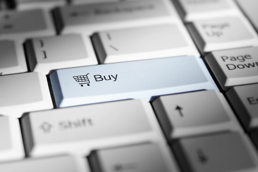 ChatGPTでAmazon価格変動を攻略！賢い買い物を実現するAI活用術 - Shopping cart icon and the word "Buy" on a computer keyboard.
