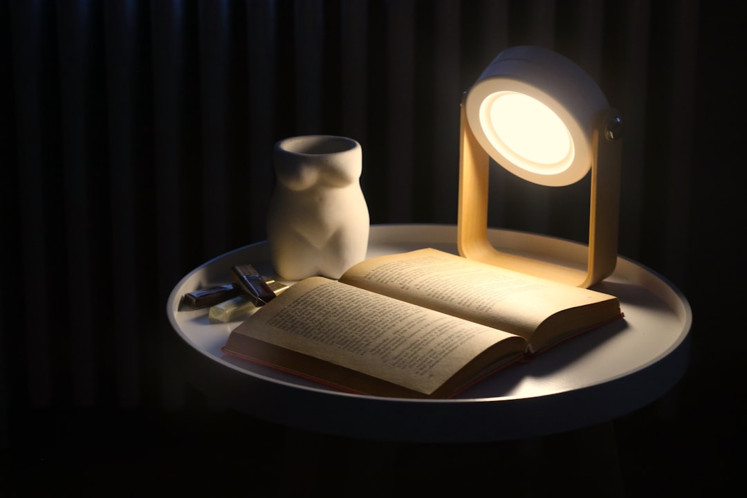 ChatGPTで脳内整理を自動化！夜のルーティンを最適化する新しい習慣術 - An open book and a lamp on a table