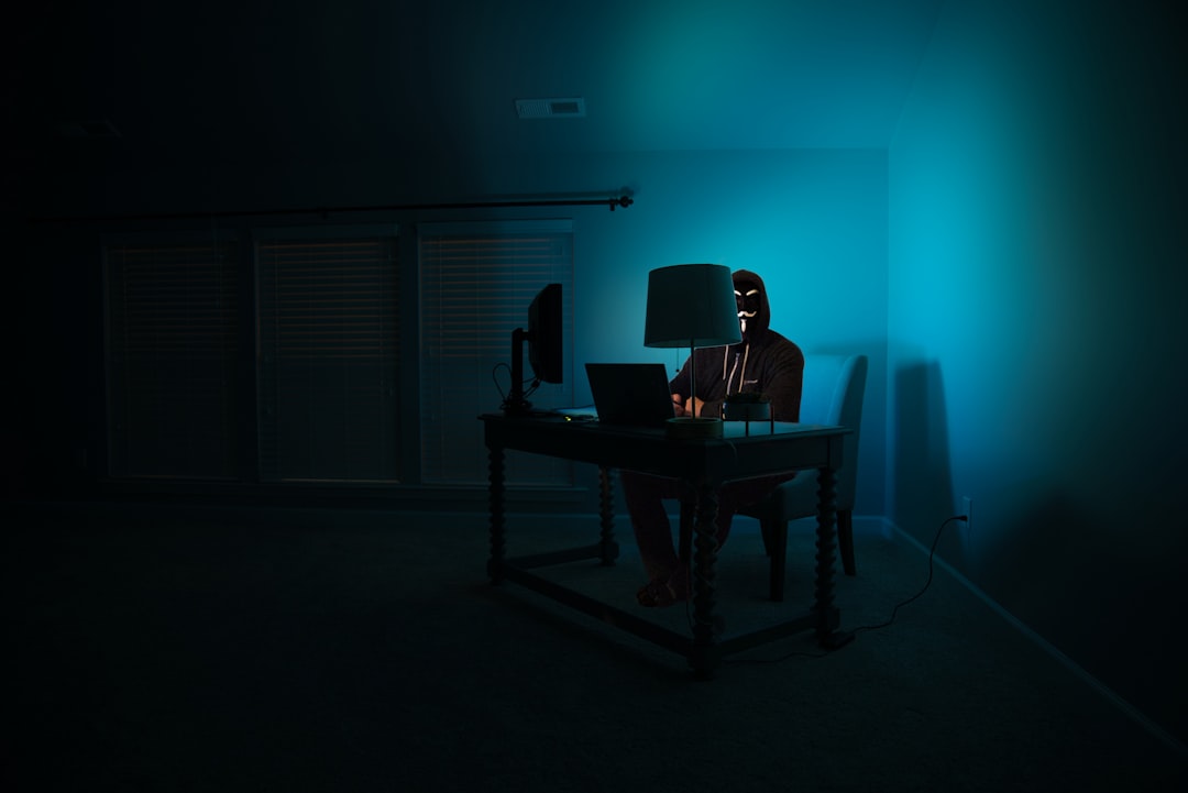 【Claude Code】2.1.118リリース！Vimモード搭載とMCP連携の強化を解説 - Pictured - a man at a computer disguised as an anonymous hacker wearing a Guy Fawkes mask.