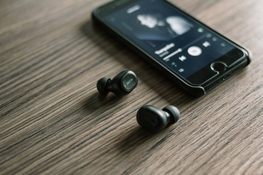 ChatGPTでSpotifyプレイリストを最適化！AIを活用した音楽体験の極意 - QCY T-1