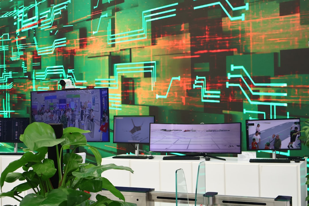 Gemini 3 Flashの衝撃：Googleが狙うAIの「高速化」と「高精度」の両立 - Digital screens display data on a circuit board background
