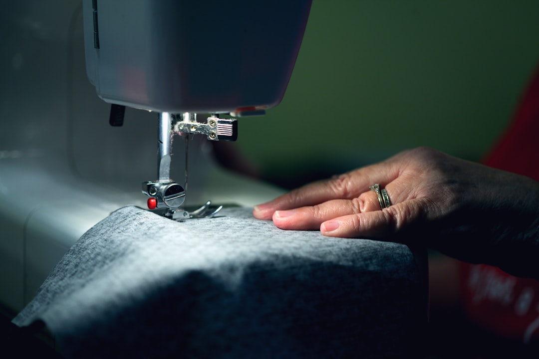 縫製自動化の聖杯に挑む「Sewing AI」：韓国が目指す製造業の再定義 - My seventy year old mother sewing a face mask. She has made thousands of cloth face masks since March, 2020. She gives them away to friends, coworkers, family, neighbors, and even complete strangers.